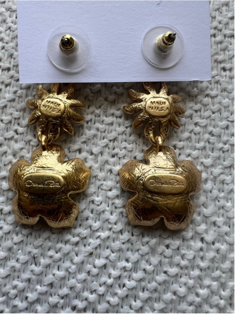 New Oscar de la Renta White Enamel & Gold Floral Drop Earrings 2.5in - Picture 2 of 2